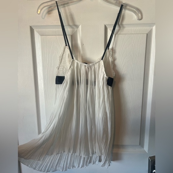 Victorias Secret Womens Lingerie White Lace Babydoll Dress with Black Bow -NWT - Picture 3 of 3